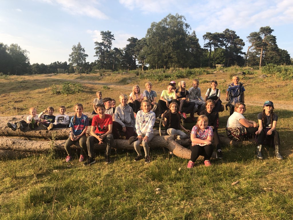 EPA_PGL's tweet photo. Tonight we’ve all had a lovely walk through Padley Gorge together! @parsonhouse #everyonetogether #Whosaidmoneydoesntgrowontrees #tiredfaces #busyday https://t.co/ZWis8cEQje