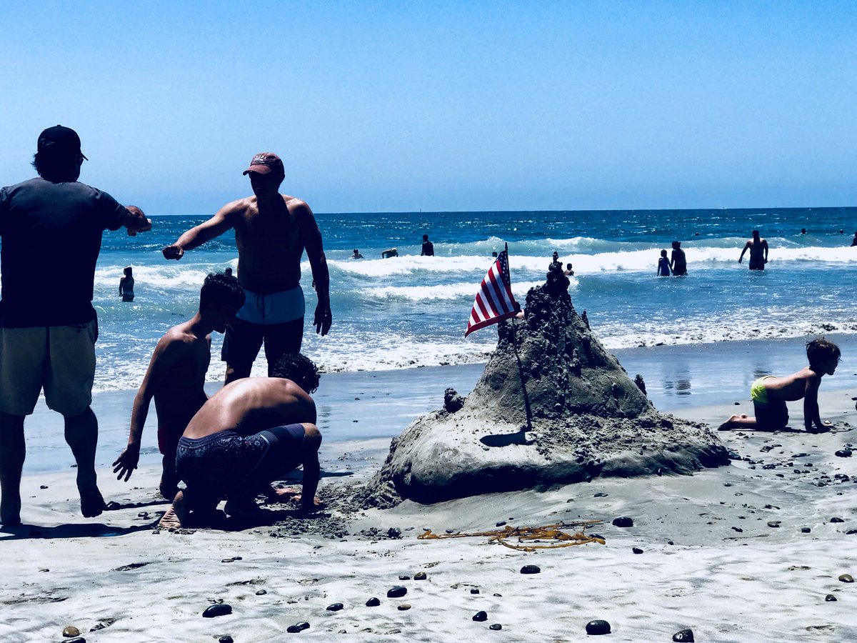 scottshellweier's tweet photo. 🏖Happy 4th of July!🇺🇸🎉
#NorthOHomes #SeamonsterHomes #C2Financial # CalStateRealty #Oceanside https://t.co/VTAt5iJelq