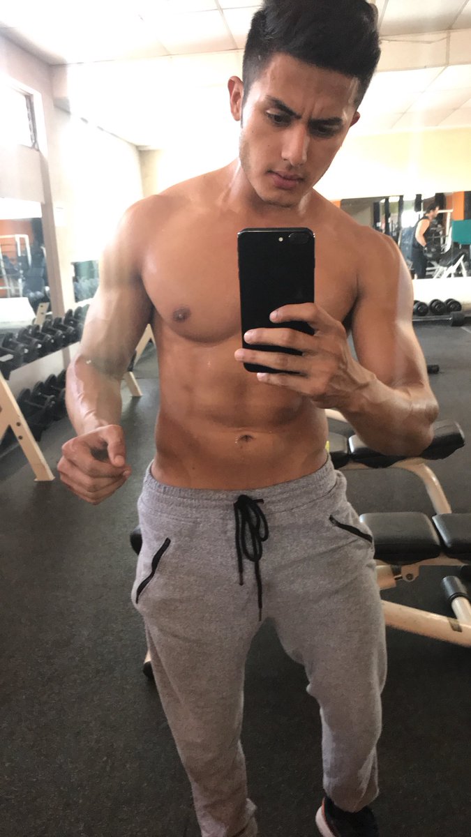 Kenner2G's tweet photo. Hoy empiezo mi reto para abdominales jaja porque ya no tengo 🐷🍕 quien quiere seguirme el ritmo ? #retoabs #reto30dias https://t.co/2W9qIfMPrt