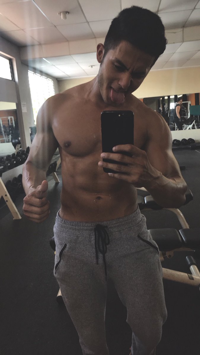 Kenner2G's tweet photo. Hoy empiezo mi reto para abdominales jaja porque ya no tengo 🐷🍕 quien quiere seguirme el ritmo ? #retoabs #reto30dias https://t.co/2W9qIfMPrt
