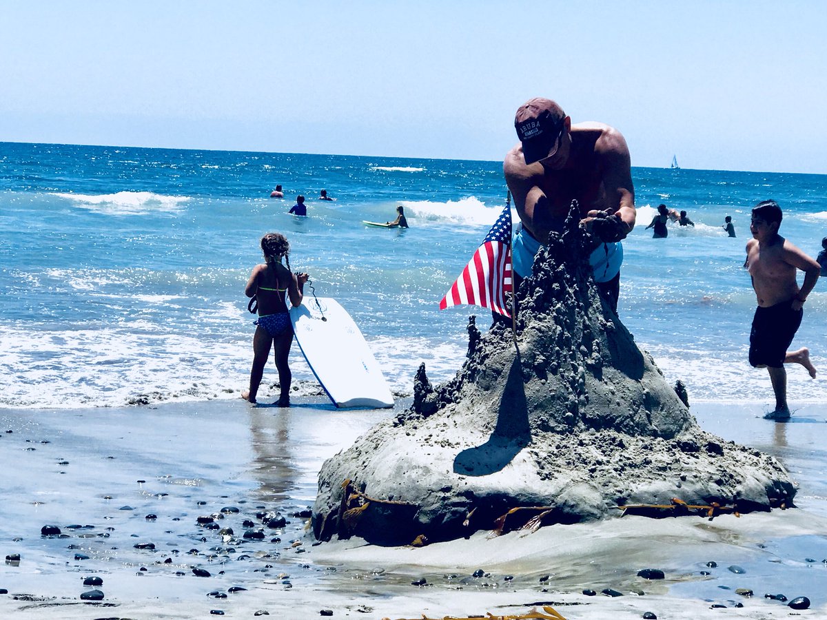 SouthOHomes's tweet photo. 🏖Happy 4th of July!🇺🇸🎉
#NorthOHomes #SeamonsterHomes #C2Financial # CalStateRealty #Oceanside https://t.co/1KlPbG2QGl