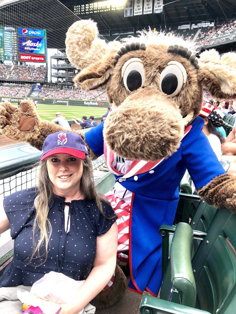 Eskimo703's tweet photo. Me and Moosie celebrating America! #WhereIRoot #TrueToTheBlue #mariners #TrueToTheRedWhiteAndBlue #marinersmoose https://t.co/HGFBsxf9tQ