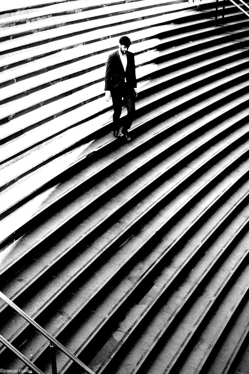 colinesss's tweet photo. Between two steps
#streetphotography #blackandwhite   #Paris #pascalcolin #canon #50mm https://t.co/vMjXgWqwyP