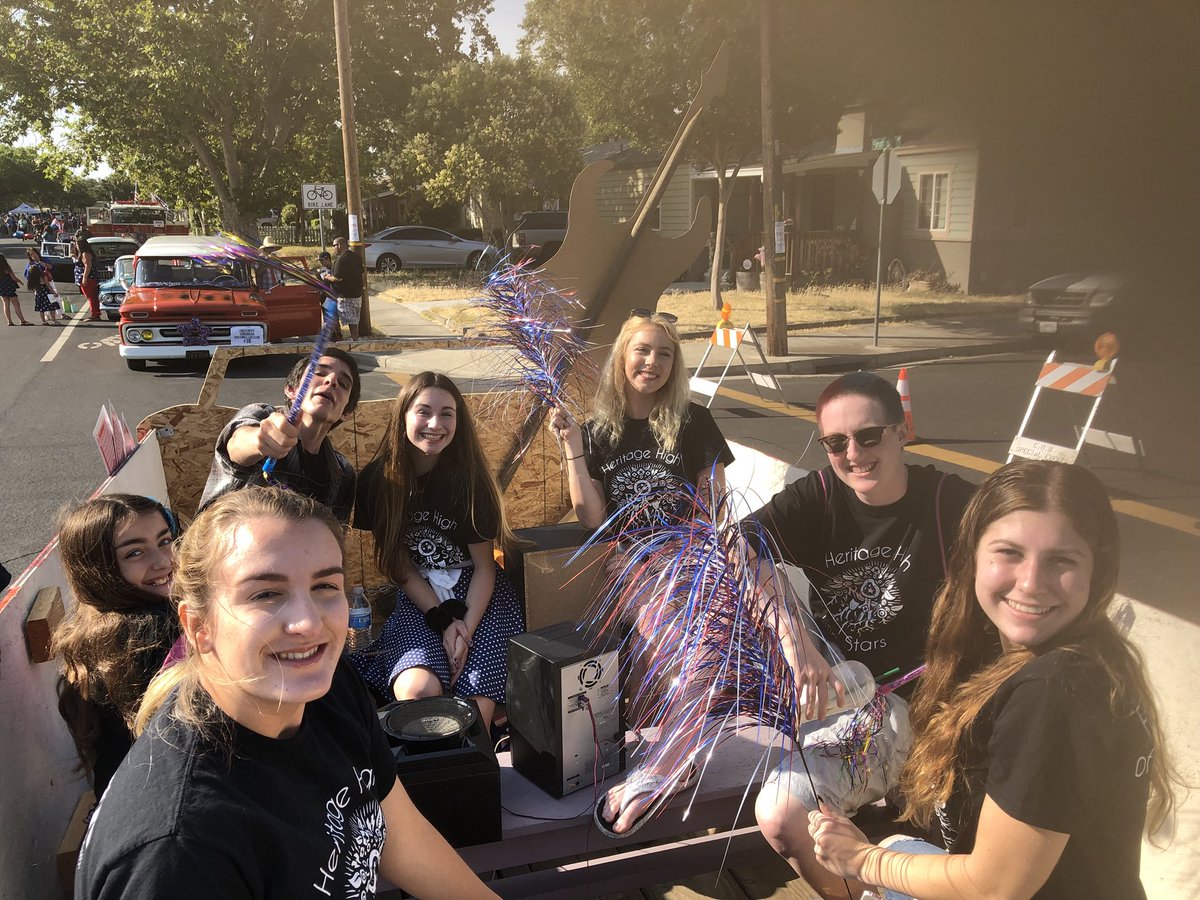 HHSRisingStars's tweet image. Happy 4th of July! 🇺🇸🌟🎭🌟🇺🇸