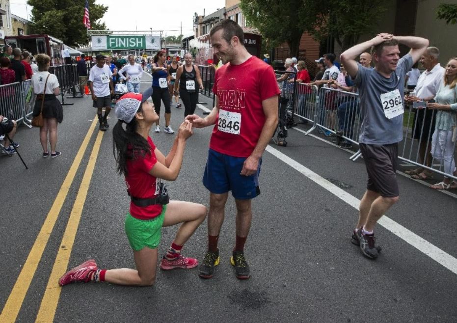alisharoemeling's tweet photo. UPDATED with video of the proposals! 

Red, white and blue everything, funky costumes, professional and novice runners AND a double proposal? What more could you want out of a 10K race? https://t.co/BZMyLn9GWn #rgnews #ButteToButte https://t.co/QHgufXC3Rn
