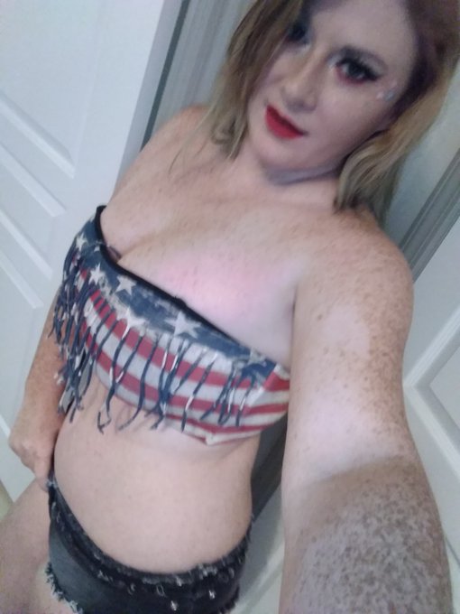 2 pic. Happy 4th of July!!! I will be home for cam at 9pm! Hope to have a great night, the day is great