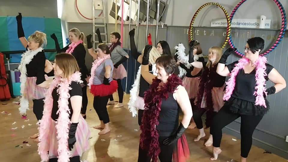 popthefizz's tweet photo. A fantastic #henparty #activity for any type of #groups is #burlesque #dancing #experience. It’s great fun, at a level for all including your #mum or #aunty as well as your #cocktail loving #bestfriends and lasting between 1hr - 2hrs it is not to extreme so #smiles all round. https://t.co/eq6B0aRaSl