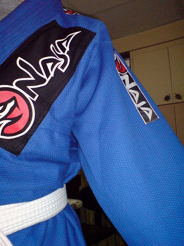 GiReviews's tweet photo. Most people contend that the Naja Silver Ultra Light gi is definitely one of the softest gis that they own and it’s very comfortable to roll and train in. https://t.co/CH07NQW2fU #GiReview #BJJ https://t.co/7BPHxziADN