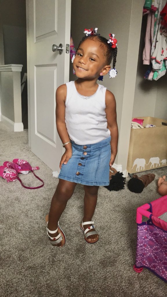 __Cutiee1's tweet photo. Happy 4th of July ❤️don’t mind her shoes , idk why she does it 😭😭 https://t.co/bRJ3Xlsbsg