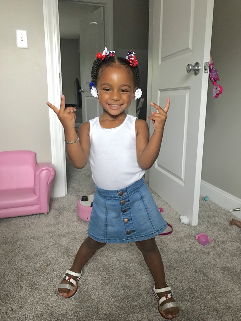 __Cutiee1's tweet photo. Happy 4th of July ❤️don’t mind her shoes , idk why she does it 😭😭 https://t.co/bRJ3Xlsbsg