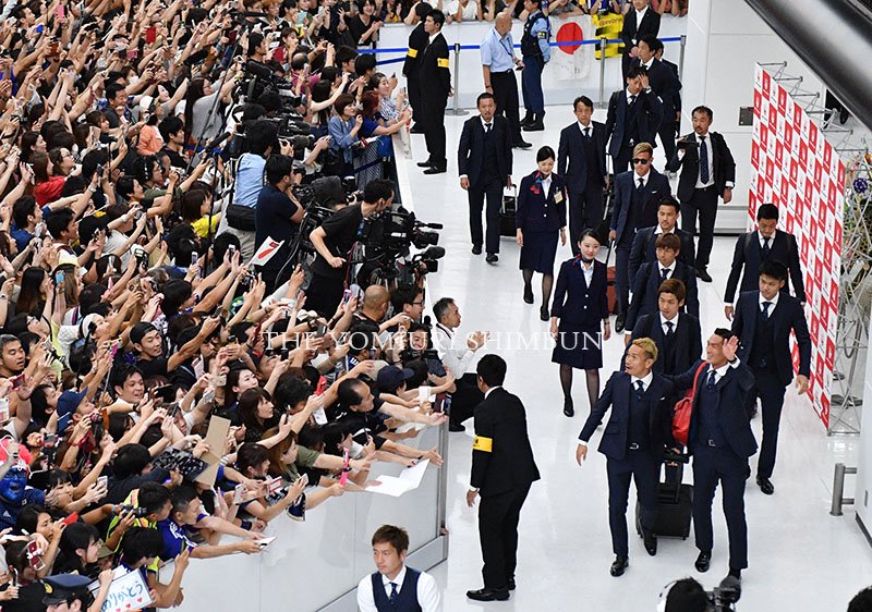 お帰りなさい ありがとう サッカー日本代表帰国 Twitter