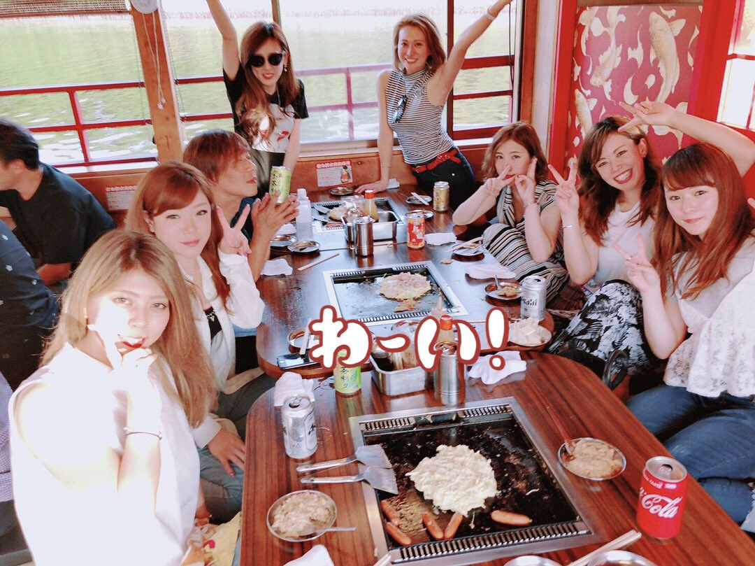 Mde_B_2011's tweet photo. 屋形船もんじゃ✨
Mグループ社員旅行〜2018〜
#社員旅行 #今年は #屋形船 #もんじゃ焼き #楽しい職場 #仲良し #エステティシャン #エステ #太田市 #エムドゥビー #companytrip #thisyear #workplace #fun #goodemployees #aestheticians #beauty https://t.co/drFecBp6YS