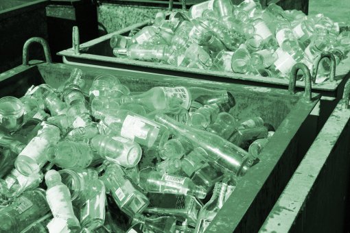 空き瓶が自動共有化なしになって疑似餌空きびん戻りに遂に修正キター！過疎って人がいない時に修正して意味あるんかな？
メタルギアサヴァイヴ攻略.com/kouryaku/4907
#メタルギアサヴァイブ #MGV
#MGSurvive