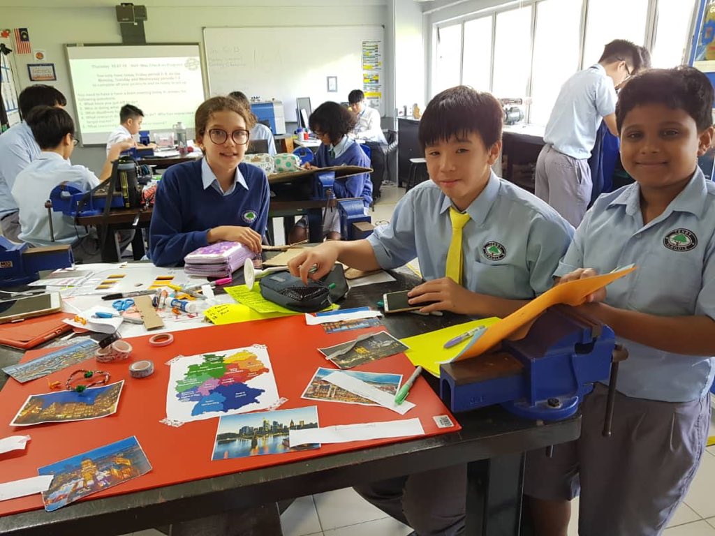 tenbyipoh's tweet photo. Team Germany are hard at work. #Germanfootballteam https://t.co/gfm3q1d5Wl