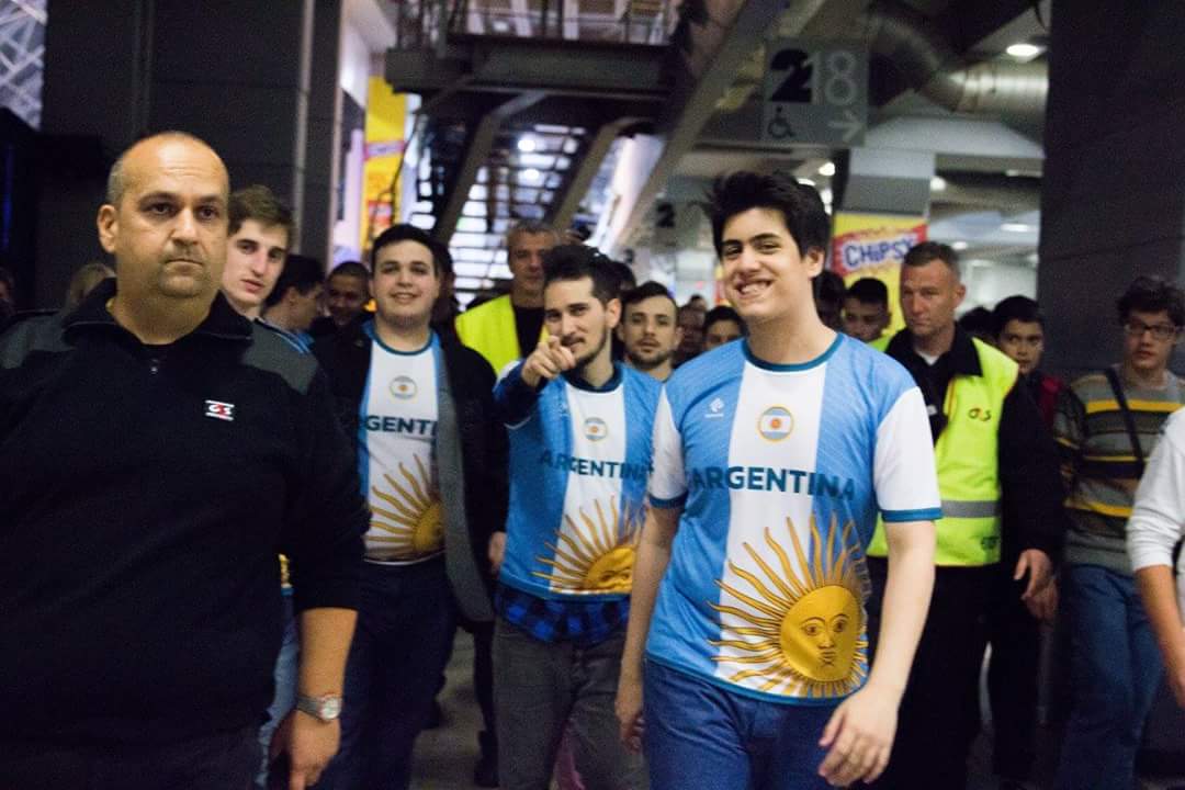 Strakacsgo's tweet photo. #TBT @MartinBiolchi @Kam1eSports @Jotita_Be @nblcsgo @tutecsgo @tomicsgo <3 <3 <3 https://t.co/LoHnSHJil6