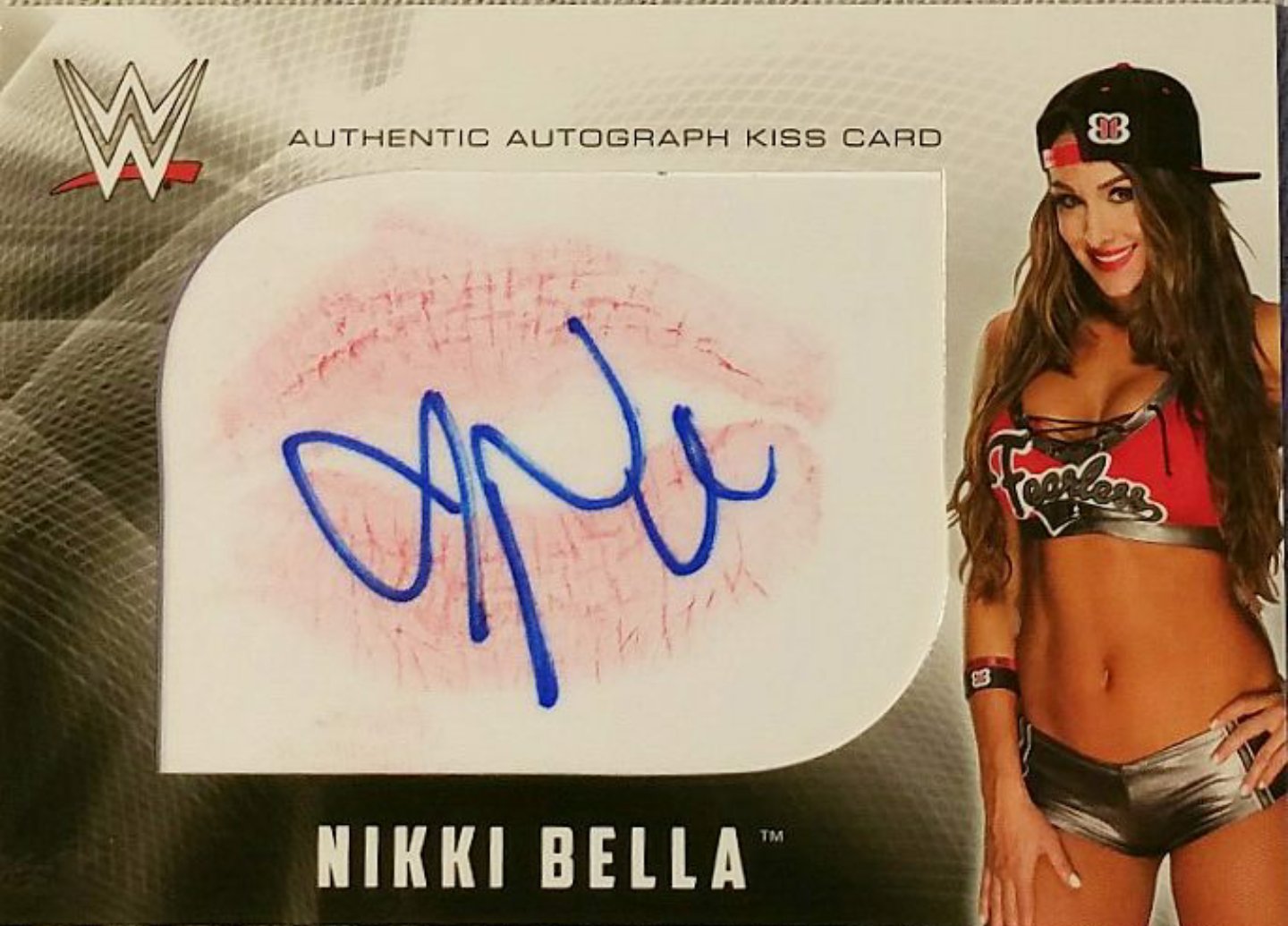 ニッキー　ベラ　キスカード　1/1 TOPPS WWE Nikki Bella 2017 Topps WWE Authentic Kiss Card Auto