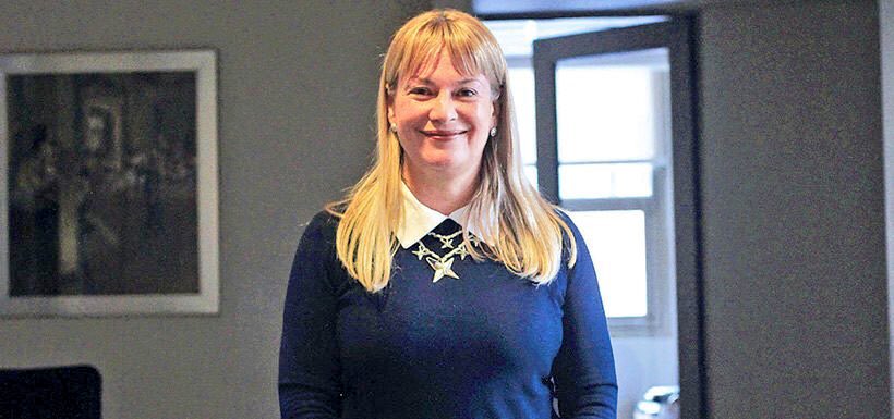 Gran noticia para Chile la ratificación del <a href="/Senado_Chile/">Senado Chile</a> de la propuesta del Presidente <a href="/sebastianpinera/">Sebastian Piñera</a> q designa a la destacada abogada constitucionalista y Doctora en Derecho, Ángela Vivanco, como flamante nueva Ministra de la Corte Suprema. ¡Felicitaciones y éxito @avivancm!