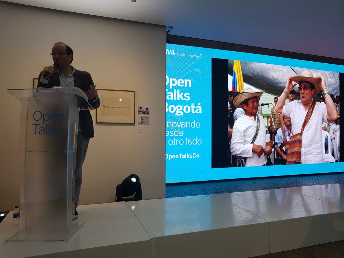 BBVA_Colombia's tweet photo. Nos acompaña a esta hora @DanielSamperO en #OpenTalksCo No te pierdas su charla aquí https://t.co/0VCZdygoUx https://t.co/s5AglC1A7h