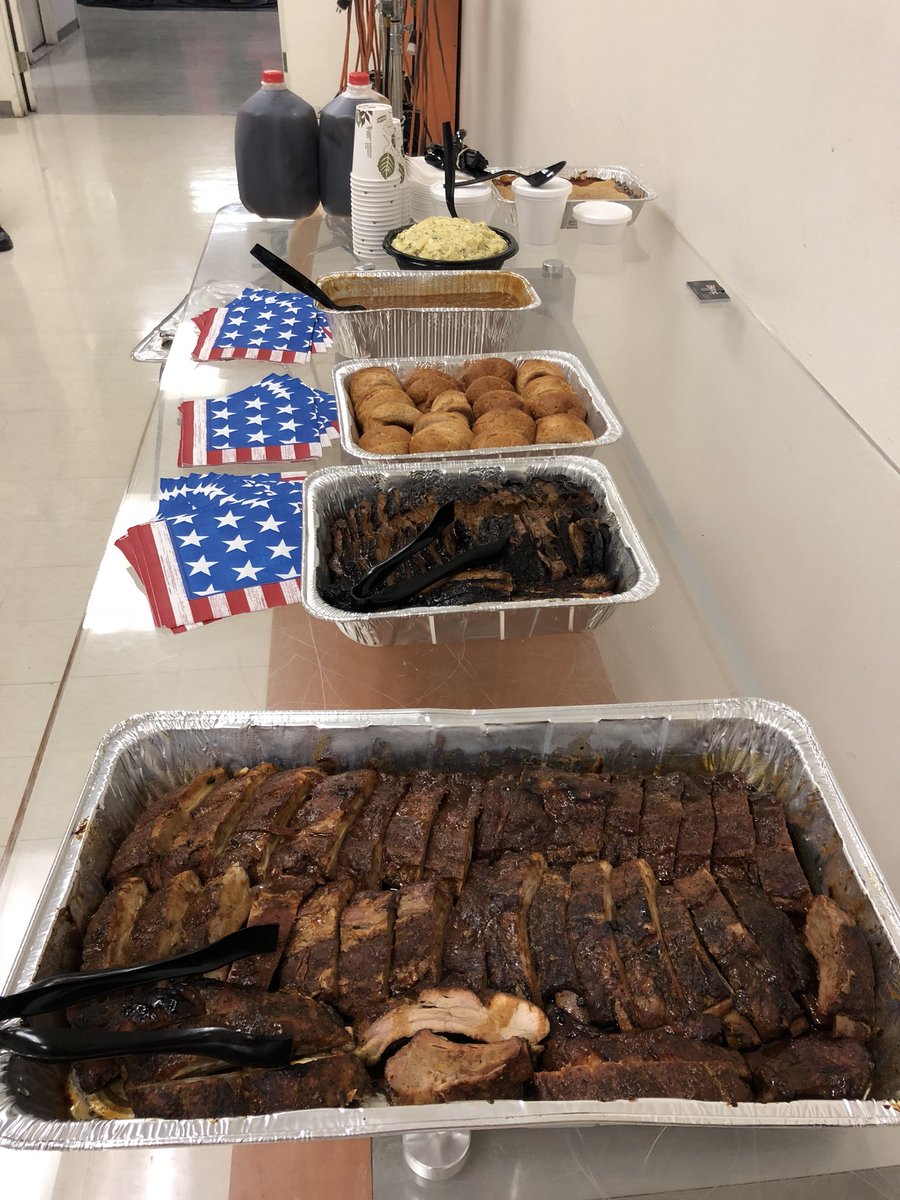 ClariceFox4's tweet photo. Itโs ON! Our FOX4 Feast @offthebone #FOX4th https://t.co/pwO9Uy9zlo