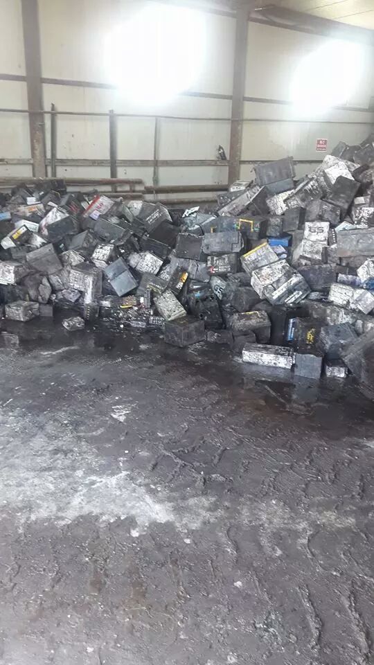 Хуучин аккумляторын шингэн хөрсөнд асгаж буй үйлдвэрүүд яагаад заавал Богд уулын бэлд Хөлийн голын эхэнд УБ ундны усны эх үүсвэр дээр байрлах ёстой гэж. Энд үйл ажиллагаа явуулж байгаа сэтгэлгүй даргыг дүүжмлсэн ч багадна.