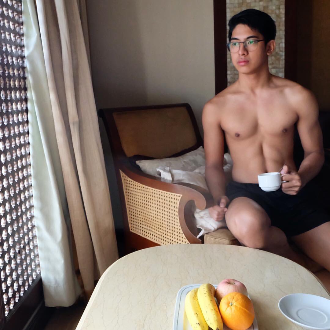 Daily Hot Dudes tweet media