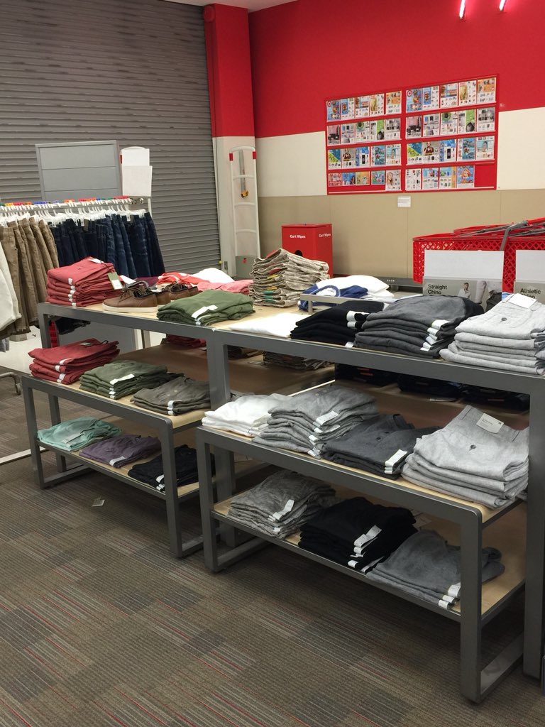 naranjo_stacey's tweet photo. When everyone has left the store for fireworks and you’re getting so much done 🎇🎆 #Target #targetvisualmerchandising #targetstyle #vml #T1830 #HappyIndependenceDay https://t.co/hwVqbS4E9c