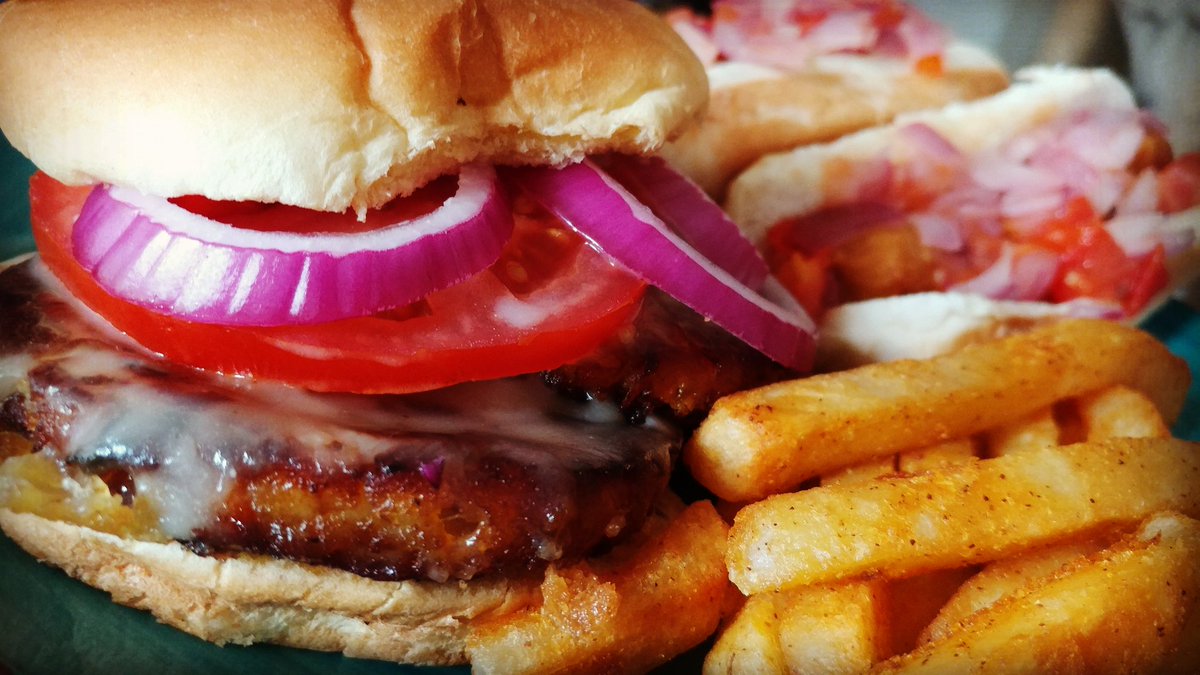 vegansaladarity's tweet photo. How to get around the fact that ALL #beef sold in the #usa contains fecal matter.
.
.
#happy #fourthofjul #bbq #veggie #burgers #vegan #hotdogs #food #foodphotography #veganfood #veganfoodshare #veganeats #veganshare #traderjoes #masalaburger #onions #tomatoes #vegancheese https://t.co/xHQngzLyla