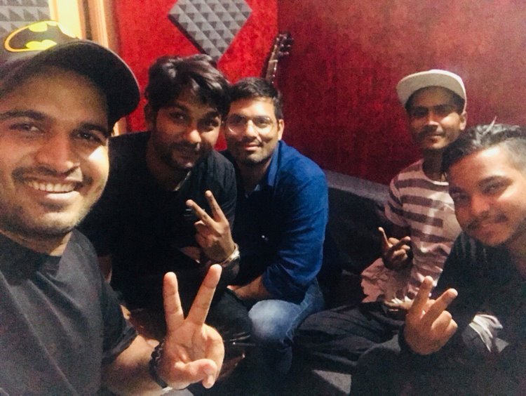 SharryNexus's tweet photo. New song soon 😊Faisla Khan @ AdvocateYogesh @Nitin https://t.co/YCy3WVVMfA