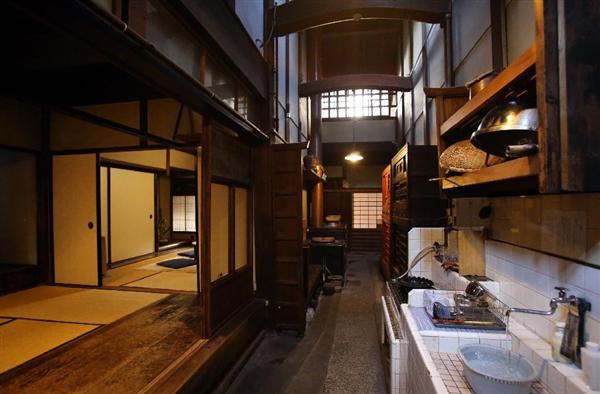 During the hot and humid summers of Japan, these houses regulated indoor temperature and humidity—without using any form of mechanical or electrical devices—to a remarkable degree. But the best is yet to come: they knew how to command up a breeze!