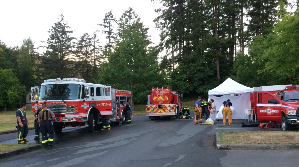 SaltSpringARS's tweet photo. SSARS was pleased to be able to assist Salt Spring SAR with communications at a multi-agency HAZMAT exercise. Between the responders &amp; the volunteers, there must have been close to 100 people involved. #SaltSpringIsland #SSARS #SSISAR #HAZMAT #SAREX https://t.co/KPhSCpBQwY