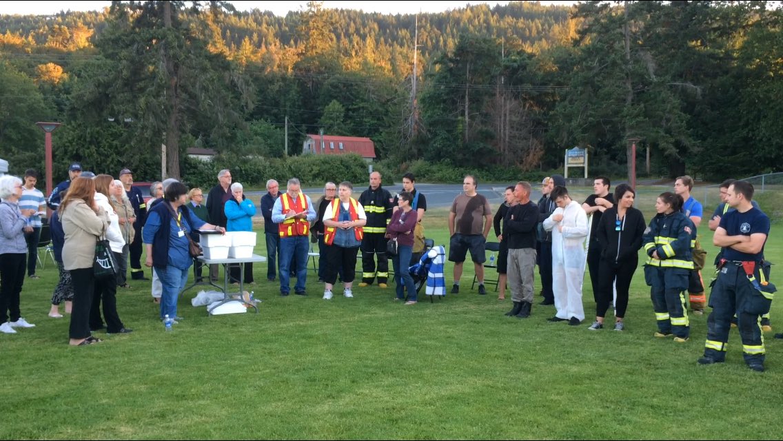 SaltSpringARS's tweet photo. SSARS was pleased to be able to assist Salt Spring SAR with communications at a multi-agency HAZMAT exercise. Between the responders &amp; the volunteers, there must have been close to 100 people involved. #SaltSpringIsland #SSARS #SSISAR #HAZMAT #SAREX https://t.co/KPhSCpBQwY