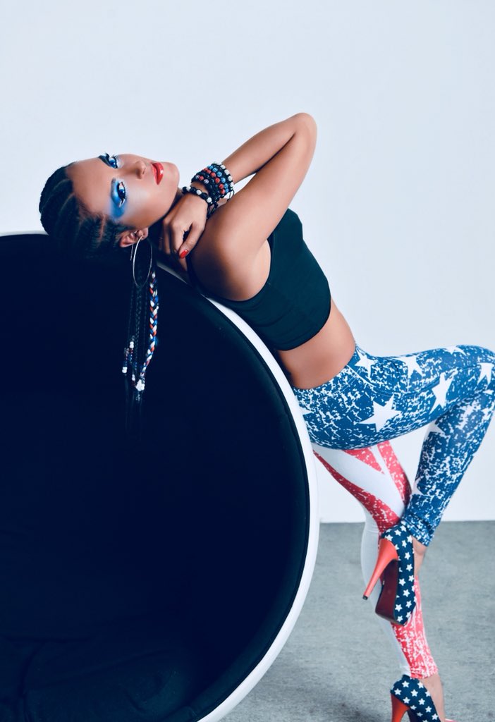 Martina___Music's tweet photo. #Happy4thJuly #UnitedStatesofAmerica #singersongwriter #starspangled 
#USA #America #GodBlessAmerica https://t.co/H5OLGq5nuB