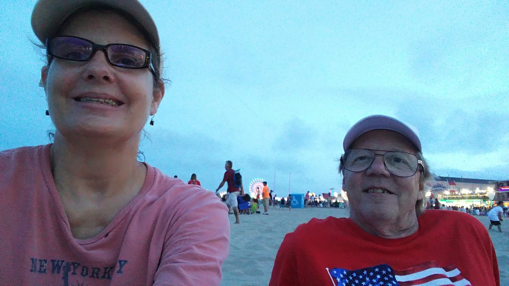 suzq's tweet photo. Fireworks on the beach https://t.co/x9RG2oaIep