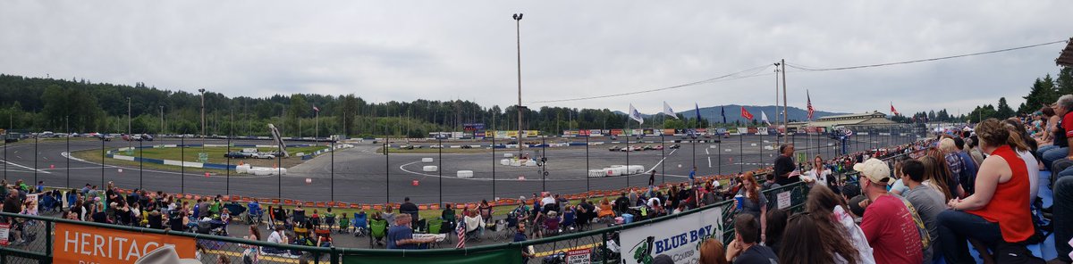 sonicremix's tweet photo. Fireworks are illegal in Everett, so I'm at the awesome #EvergreenBash at Everett Speedway in Monroe! https://t.co/zESxBw92qM
