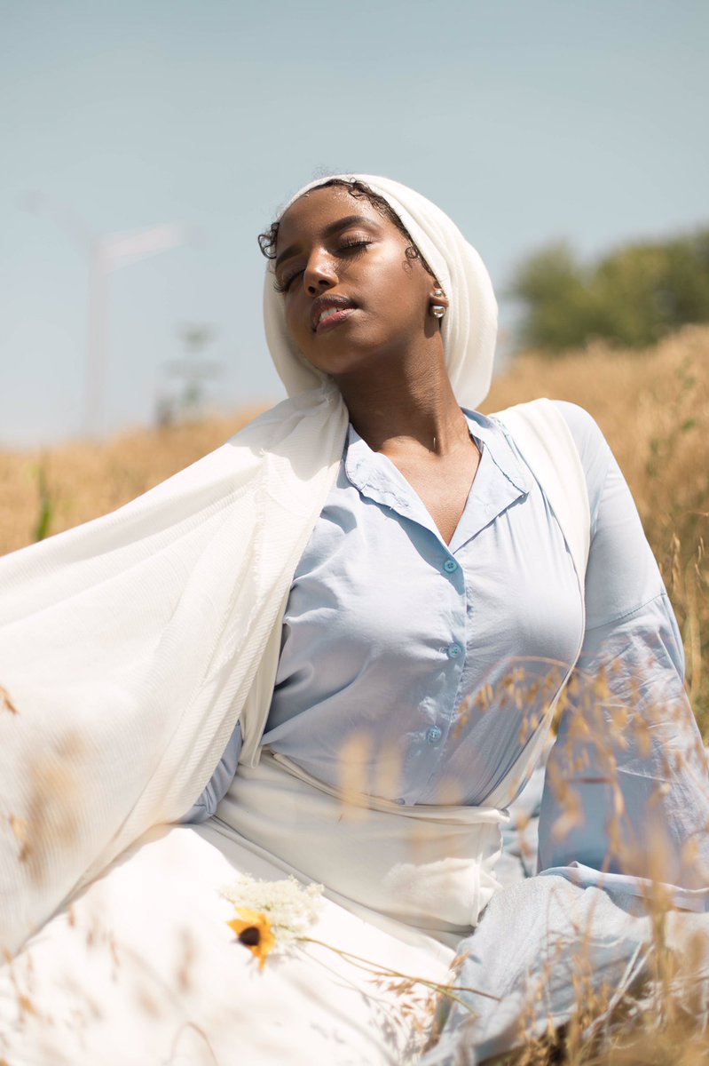 inaara_vishnani's tweet photo. “I am black. I am a muslim. I am a woman. America doesn’t root for me. But I root for an America. A greater America. Not to make it great again. But to make it great for once. America needs to root for me. Because I am America.” 
- maryama a. https://t.co/34Y9pjF6u4