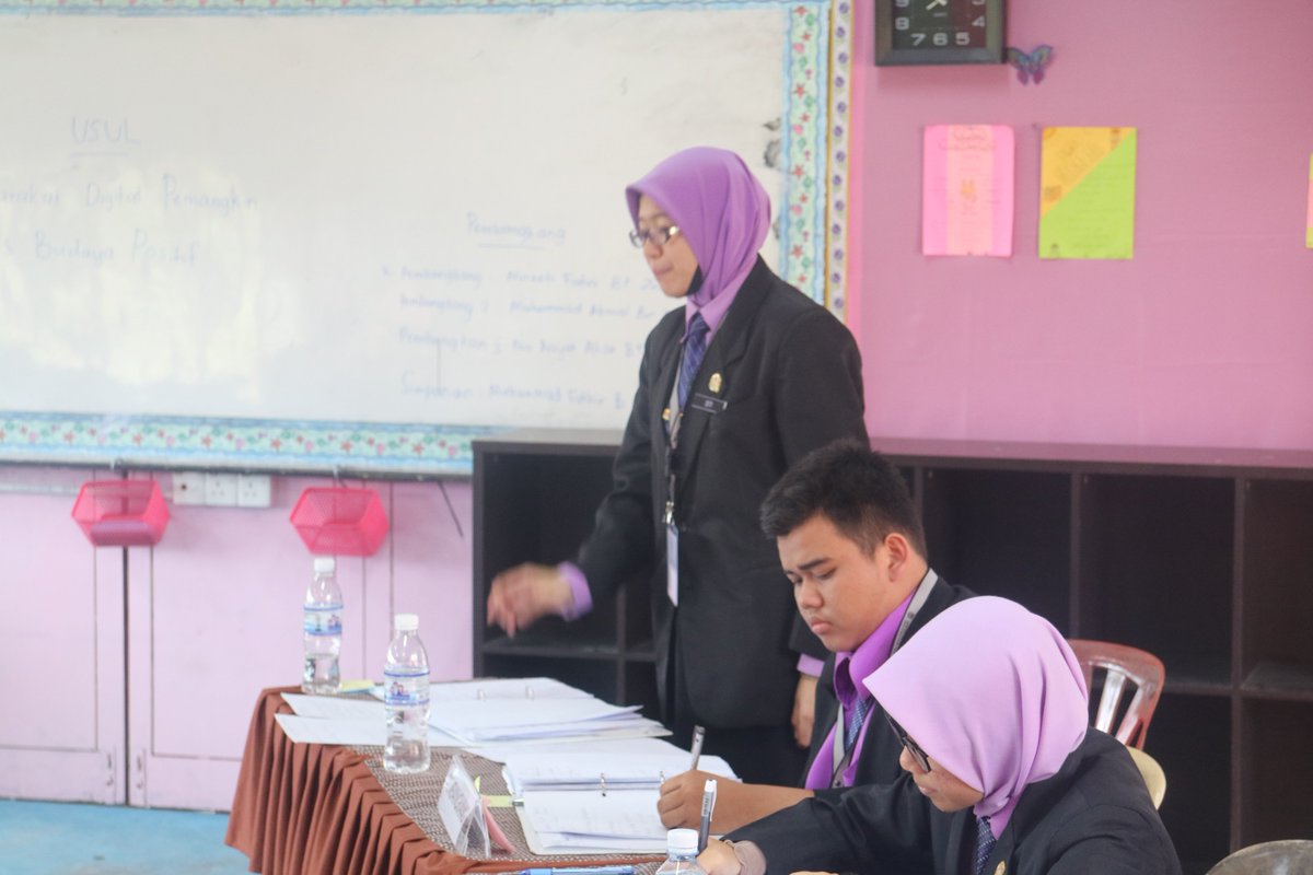 hksbp45's tweet photo. Final Octo Bahas Bahasa Melayu
#hksbp45 https://t.co/ZBMdujN5w8