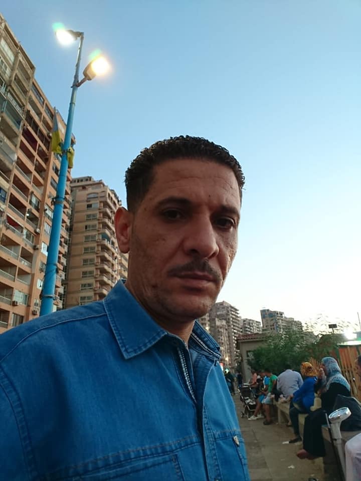 smsma202082's tweet photo. الراجل ده ناصب على ناس كتير منهم قرايبي و اللى يقدر يوصله يبقى أدى مصلحة كبيرة https://t.co/Yy7r5x387R