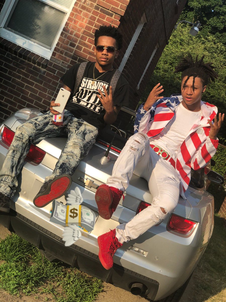 LIL_ANT_FOOLIN's tweet photo. BLOOD WALK-IN ON 🎱 MILE HAPPY 4th @DPhillips_10 https://t.co/SxUjZmr0dn