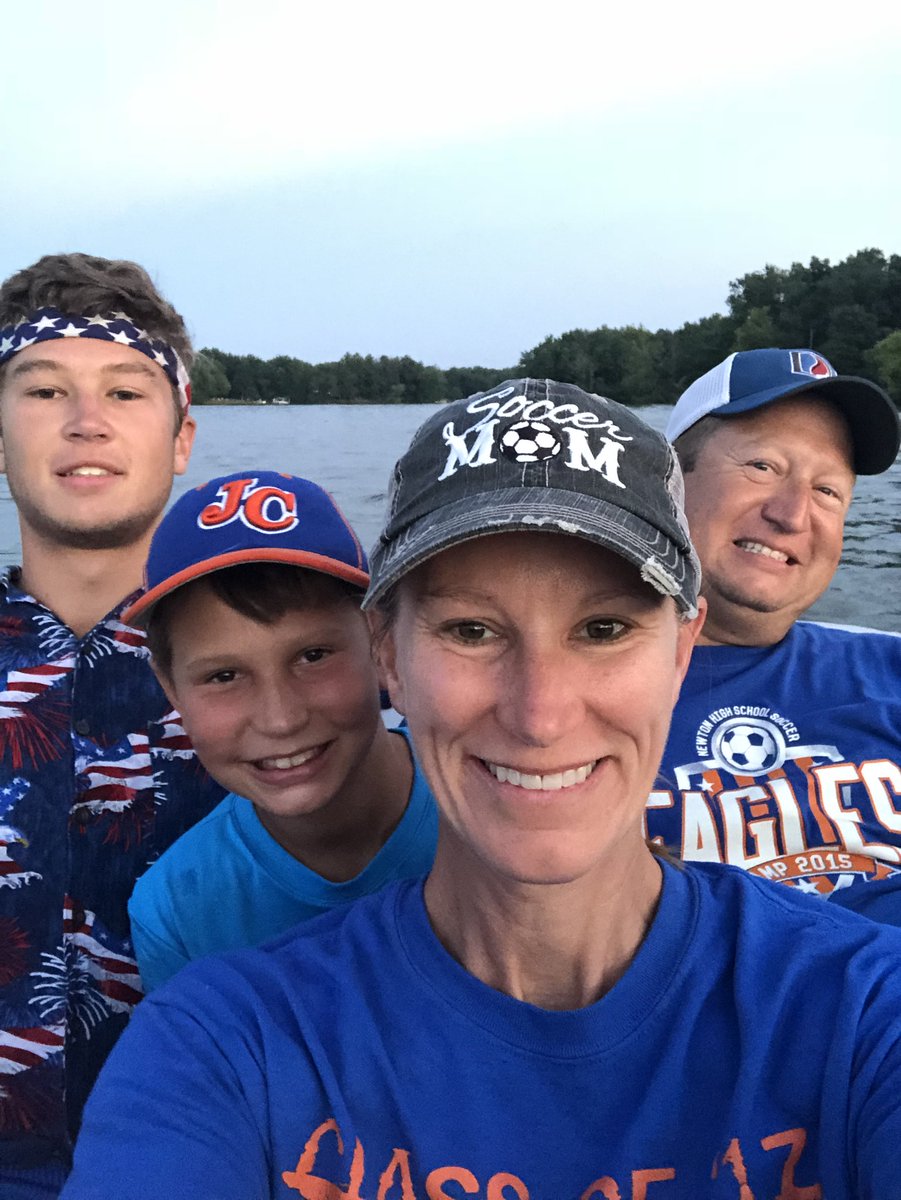 hfarley98's tweet photo. @cfarley007 @Cole_Farley21 Happy Independence Day America! Celebrating without Ross today, he is sick😢#Thankful          #onegreatnation #HappyFourth https://t.co/PAljco6Oen