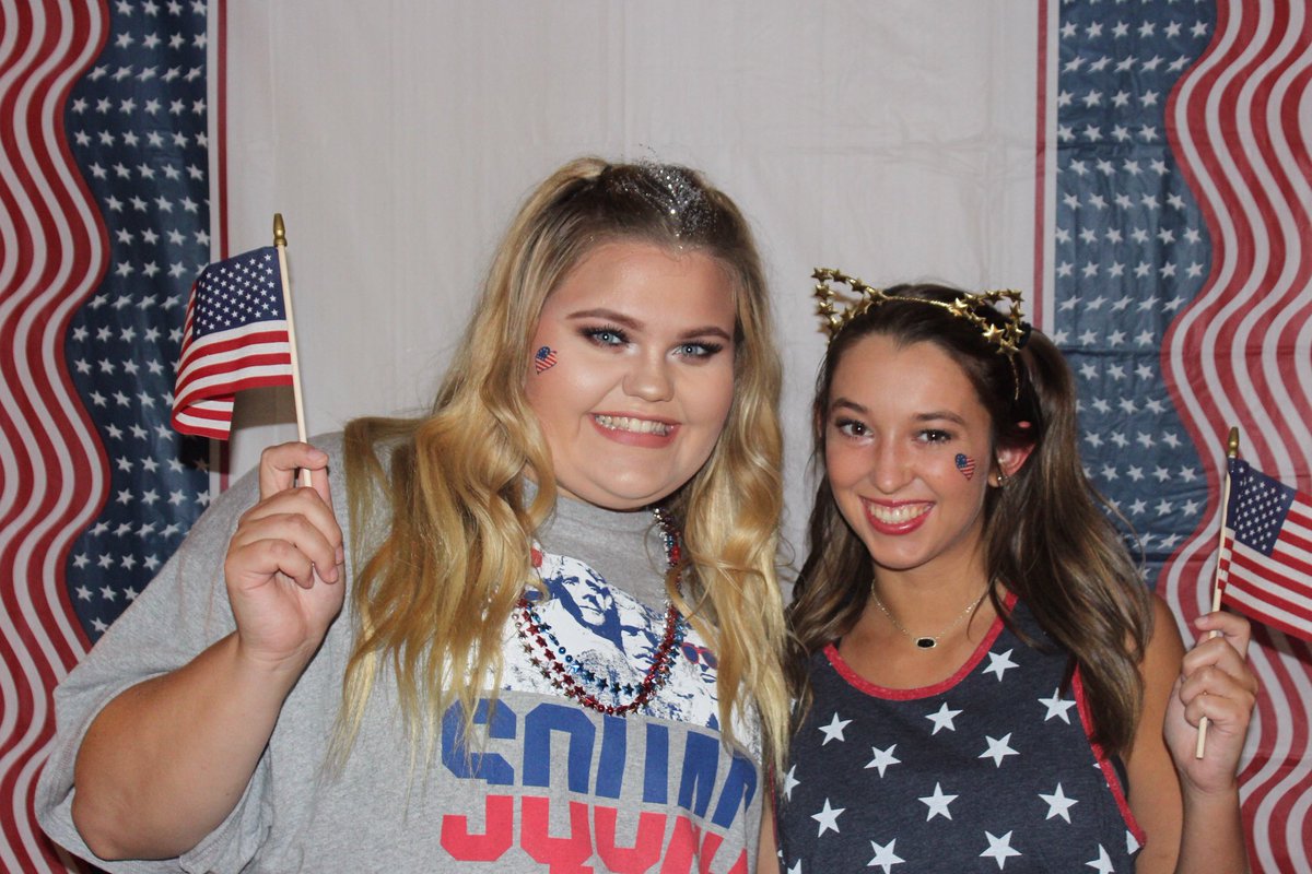 DSUTriDelta's tweet photo. happy fourth of july!!! 💙❤️💙❤️ https://t.co/mtYfZBWJ5y