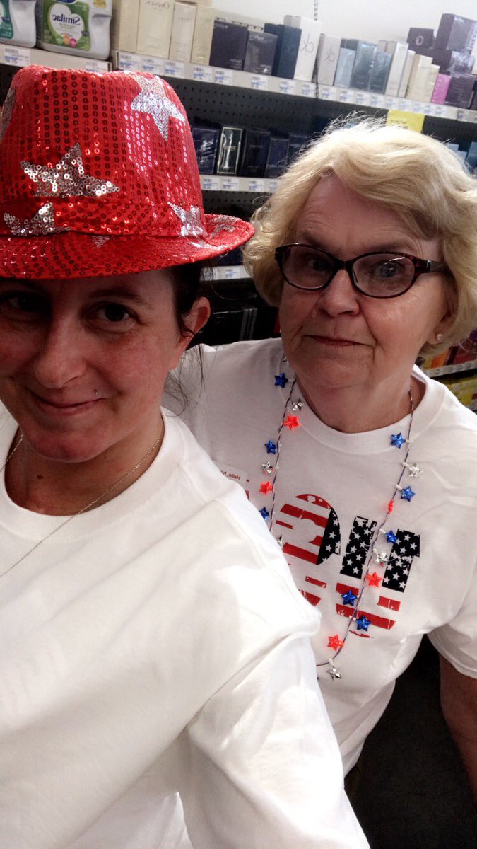 KeithCrosser's tweet photo. Shannon and Linda at 4194 wishing all a Happy Fourth of July and having fun with Employee Appreciation Week!#D3BrandHealthy#R21EmployeeApprecitaion https://t.co/YQgzdxDre5