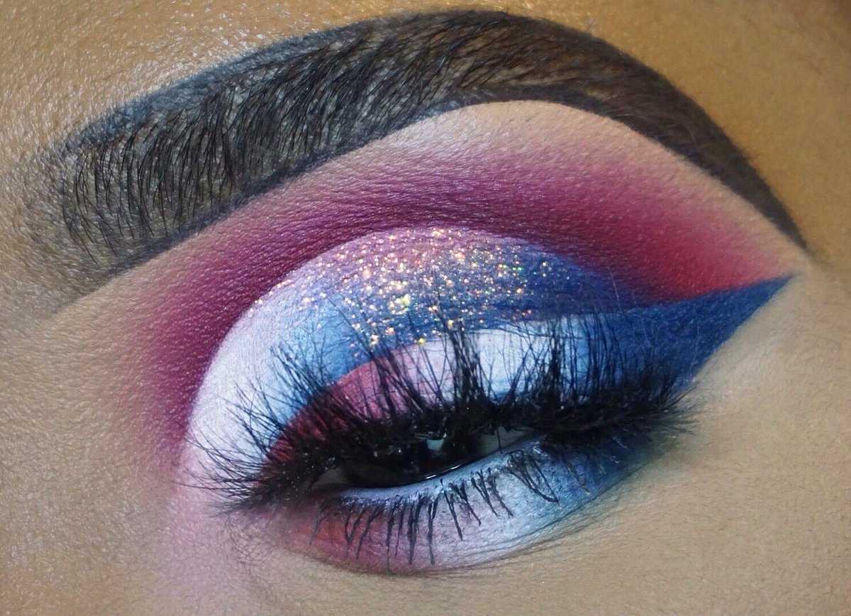 Happy 4th ๐โค๏ธ what is everyone doing today?
@ABHcosmetics @norvina1 dipbrow in ebony
@juviasplace Magic palette
@thecrayoncase Watch me blush palette
@plouiseacademy rumor 2 & 5 base