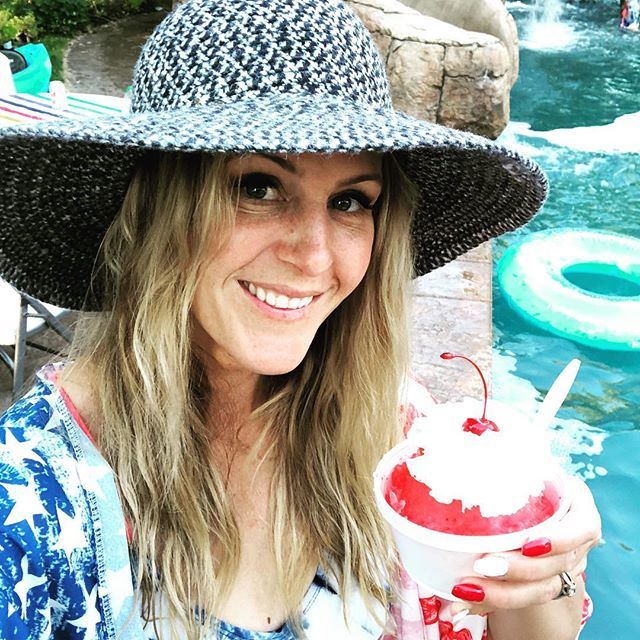 CuteHair101's tweet photo. Happy Independence Day!! What a blessing it is to live in this country. The land of the free and the brave! 🇺🇸❤️😘 #4thofjuly #weice #findgoodineverything https://t.co/srg2tLwjPs https://t.co/8jPvXpV36q
