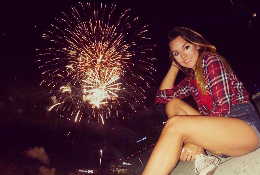 KirMasonnn's tweet photo. Baby you’re a firework 🎆
______________________________
#freedom #merica #history #godblessamerica #fireworks #USA #maga #redwhiteandblue #love #jacksonville #plaid #allamericangirl #onenationundergod #patriotic #independenceday #celebration #life #liveyourlife #blessed https://t.co/NSRnCt8xDt