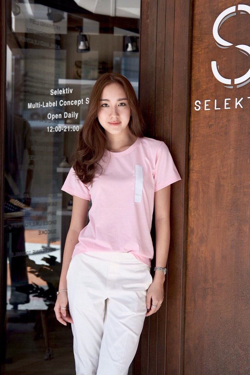 1917Store's tweet photo. เสื้อยืดฬสวยๆ ตอนนี้กำลังมีโปรโมชั่นอยู่นะคะ จาก220บาท เหลือเพียง200บาทเท่านั้น โปรโมชั่นมีแค่3วันนะคะ รีบๆสั่งกันเข้ามาเลยค่าาาาาา #dek61 #teamchula #ทีมจุฬา #Chulacutebay #cufirstdate #cu102 https://t.co/tye4jp5B48