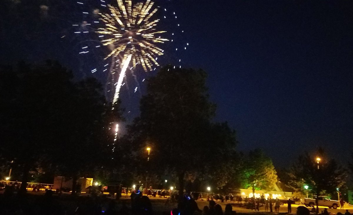 SBUniv's tweet photo. We had a blast celebrating the #4thofJuly with our Bolivar community. Thanks to the Rotary Club for hosting a great event. 🇺🇸 #IndependenceDay #Fireworks #SBUniv https://t.co/WZPFN6UdTt