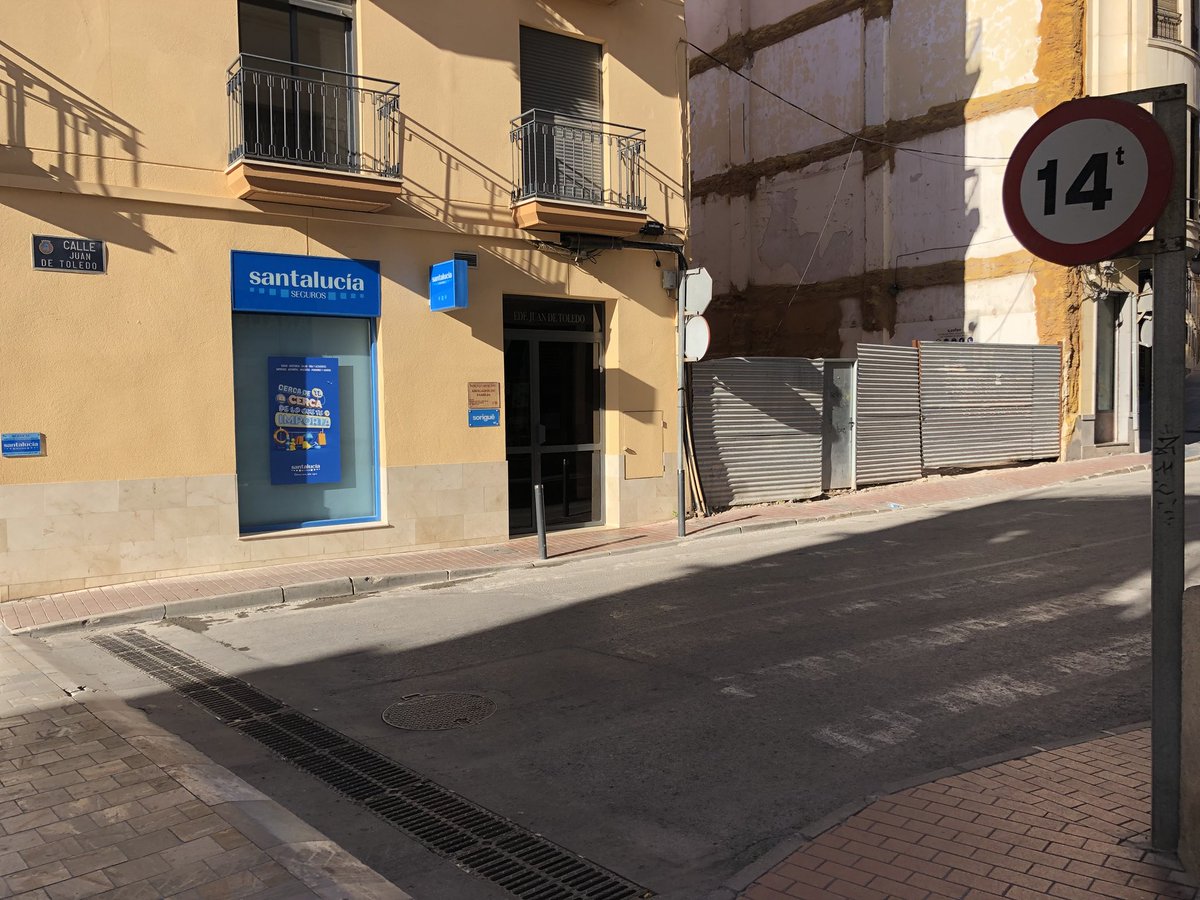 Buenos días <a href="/AytoLorca/">Ayuntamiento Lorca</a> ! Cada sábado pasamos por este paso de cebra con los críos que cada vez se ve menos. ¿Se podría pintar? <a href="/scoutCdSol108/">Scouts Ciudad del Sol-108,Lorca. ⚜</a> <a href="/lorcafunciona/">Lorcafunciona</a> @fungenciogil