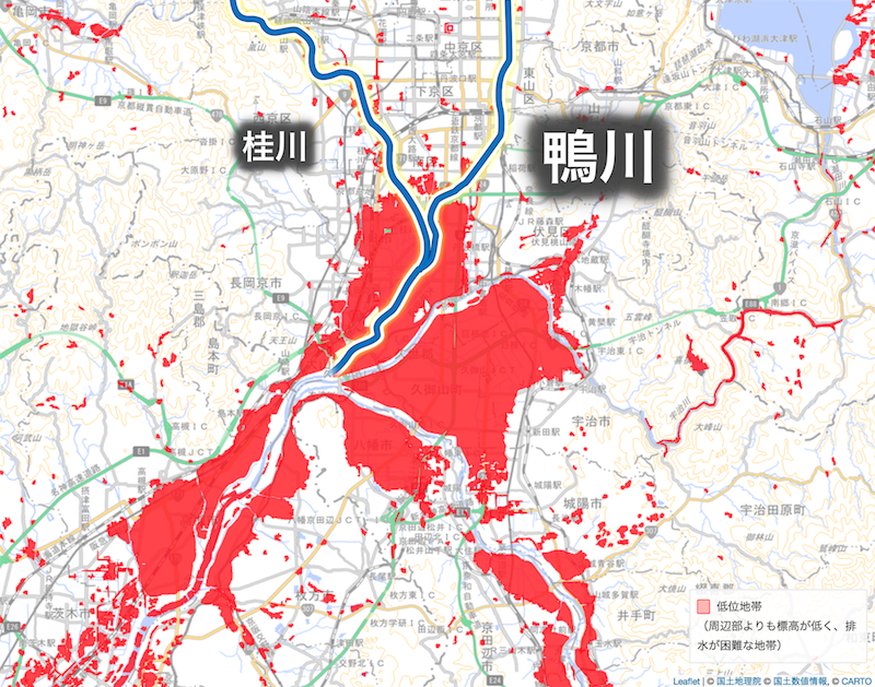 wni_jp's tweet photo. 京都など近畿地方に降り続く大雨により、5日12時に京都の鴨川の水位（荒神橋水位観測所）が「氾濫注意水位（レベル2）」に到達。鴨川が氾濫した場合の浸水想定区域は、京都市、久御山町、八幡市など広範に及ぶため十分ご注意を。
https://t.co/EFyaoLJwI6 https://t.co/MMq4QxNU4A