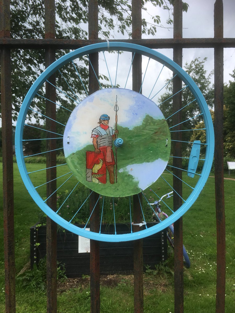 UskTownCouncil's tweet photo. More of the wonderful bike wheel art displayed on The Sessions House & Owain Glyndwr Field railings again well done to everyone who produced a wheel we are blown away by the level of artistic skill from Usk and area residents - simply amazing. #cycleusk #velothon #velothonwales https://t.co/rxU7TBE172