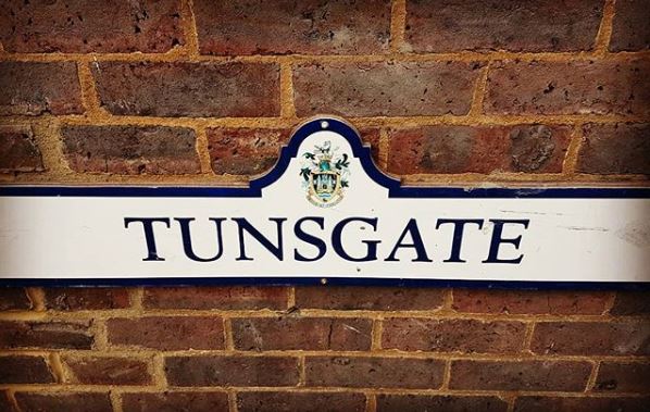 ExperienceGford's tweet photo. Today's the day! Join us for the #Tunsgate Street Party from 3.00pm. There'll be #prosecco, #livemusic &amp; a whole host of in-store offers and activities from retailers up and down the street: https://t.co/pcpneFGFSL #chooseGuildford https://t.co/ayUUZLgKLM